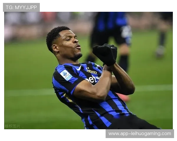 国米边翼邓弗里斯伤情不明，德比战或由奥古斯托替代出战