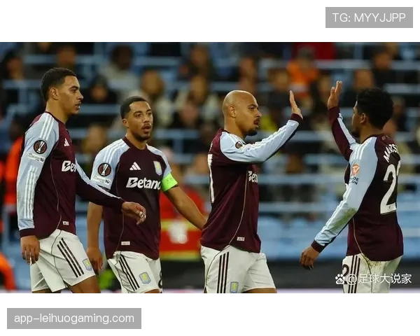 特写镜头：看台上维拉小球迷目睹绝杀后喜极而泣